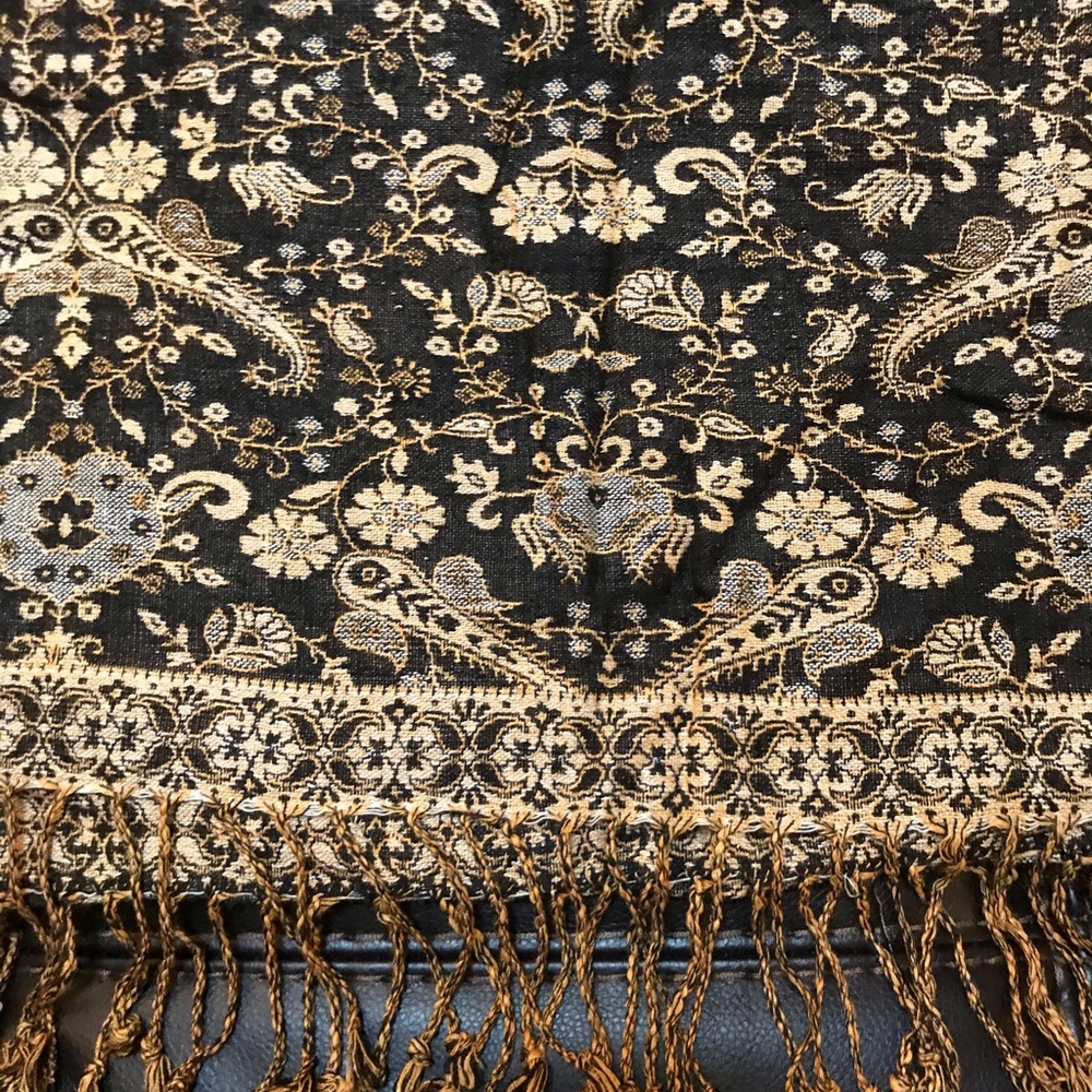 HOST PICK 10/15🎈Gorgeous Scarf - Picture 5 of 8